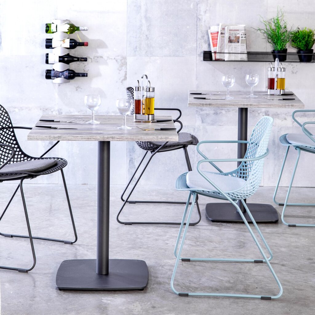 poltrona ramatuelle tavolo laminato base a colonna centrale