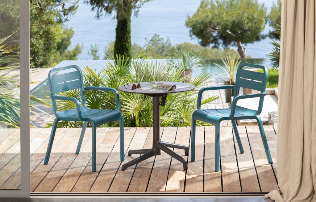 sedie cannes e tavolo pieghevole